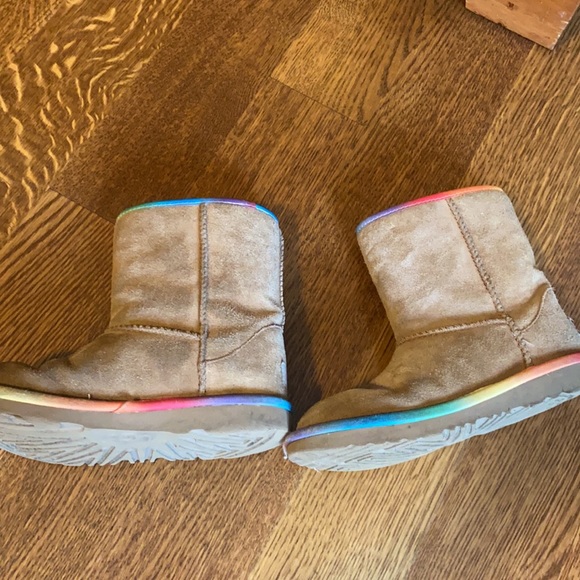 UGGS SIZE 3 - Picture 2 of 5
